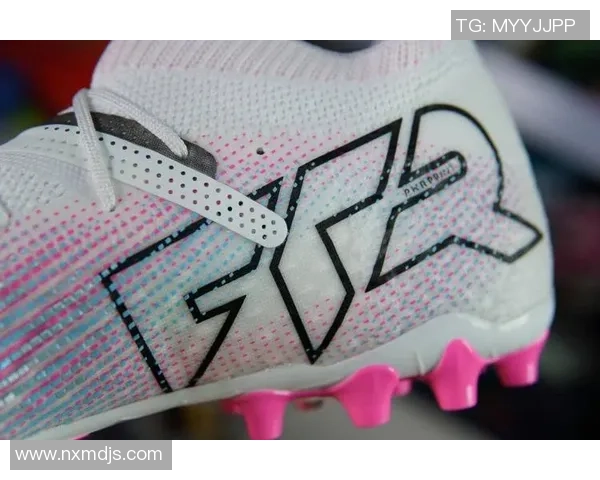 适合球星穿着的白色足球鞋推荐及购买指南